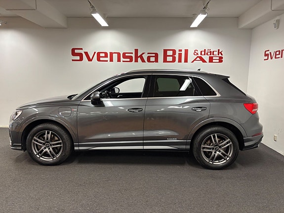 Audi Q3 3 of 5
