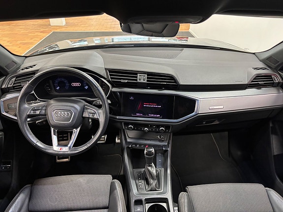 Audi Q3 16 of 21
