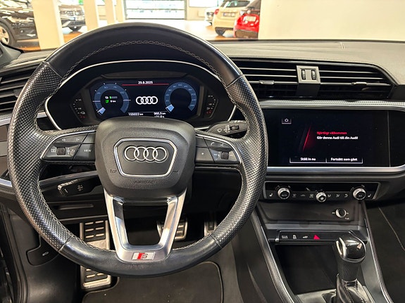 Audi Q3 14 of 21