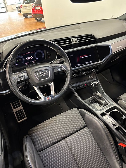 Audi Q3 15 of 21