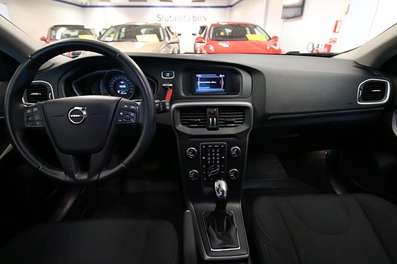 Volvo V40 12 of 20