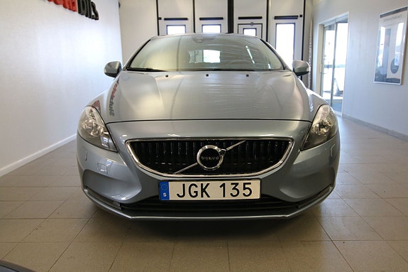 Volvo V40 3 of 20