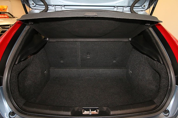 Volvo V40 8 of 20