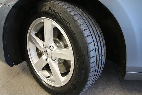 Volvo V40 2 of 20