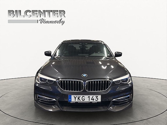 BMW 540i 8 of 25