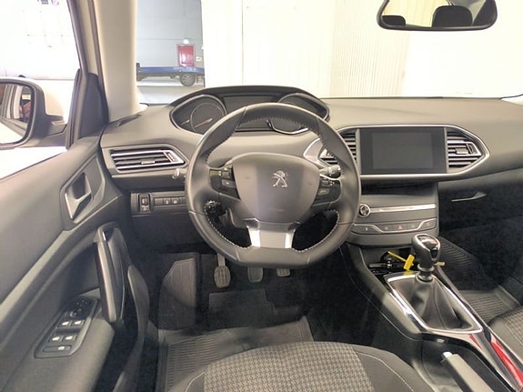 Peugeot 308 6 of 10