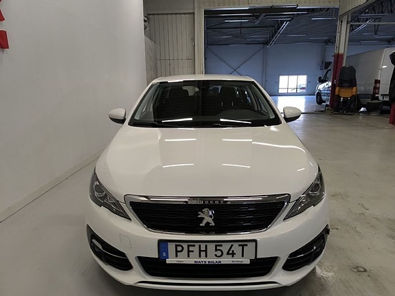 Peugeot 308 2 of 5