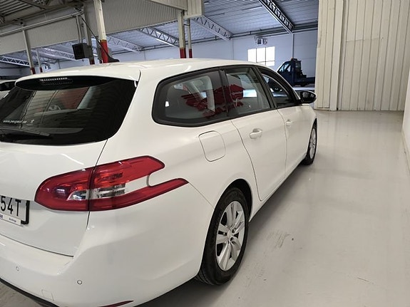 Peugeot 308 4 of 5