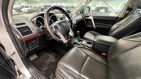 Toyota Land Cruiser 10 of 24