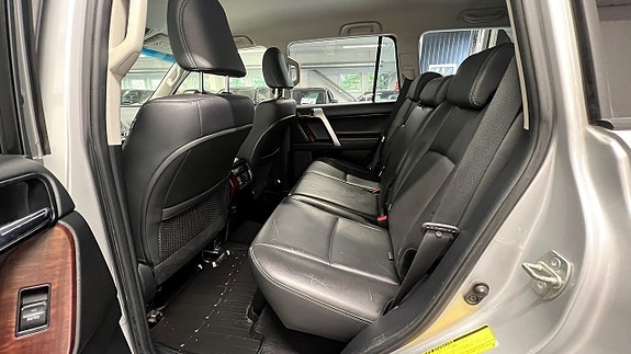 Toyota Land Cruiser 12 of 24