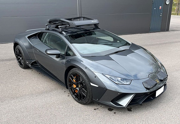 Lamborghini Huracan 2 of 5