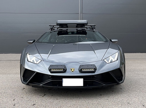 Lamborghini Huracan 3 of 5