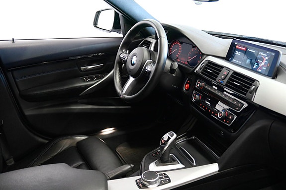 BMW 340i 7 of 26