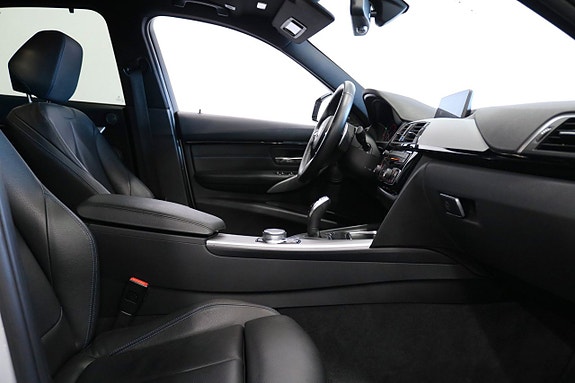 BMW 340i 8 of 26