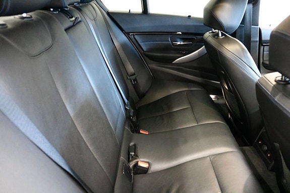 BMW 340i 9 of 26