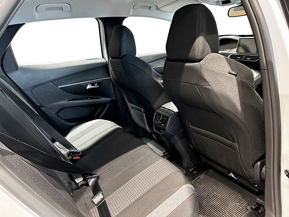 Peugeot 3008 8 of 17