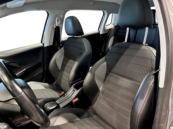 Peugeot 2008 7 of 15