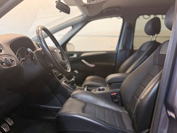 Ford S-MAX 9 of 14