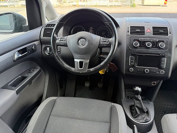 Volkswagen Touran 8 of 11