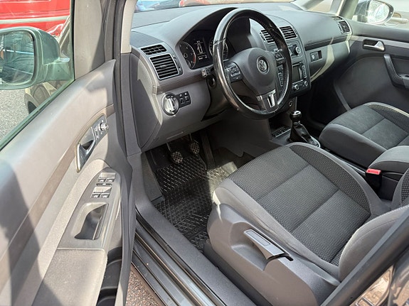 Volkswagen Touran 7 of 11