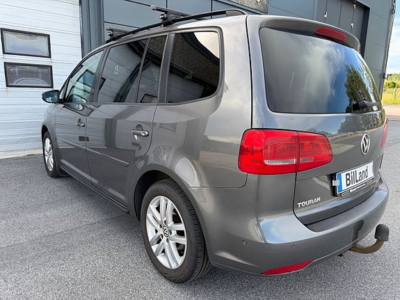 Volkswagen Touran 4 of 5