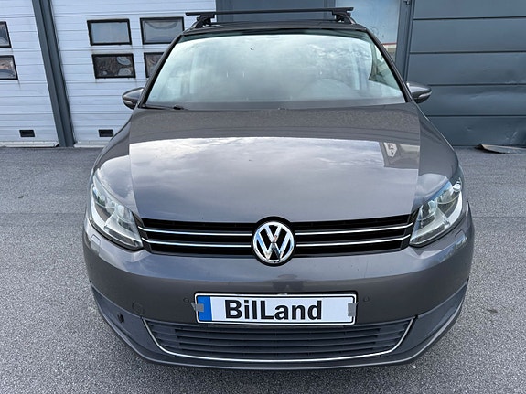 Volkswagen Touran 2 of 5