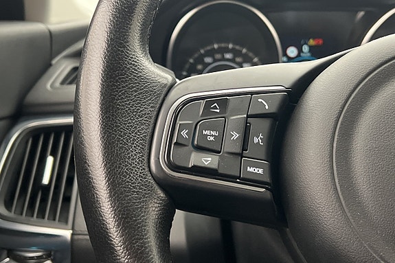 Jaguar E-PACE 16 of 24