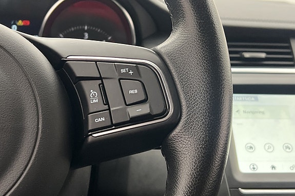 Jaguar E-PACE 17 of 24