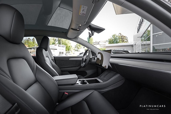 Tesla Model Y 9 of 15