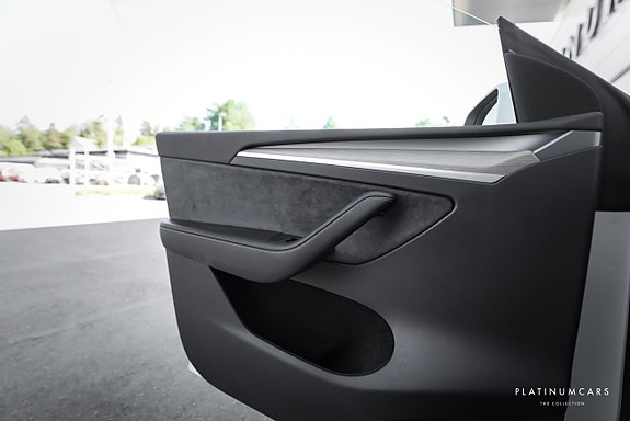 Tesla Model Y 15 of 15