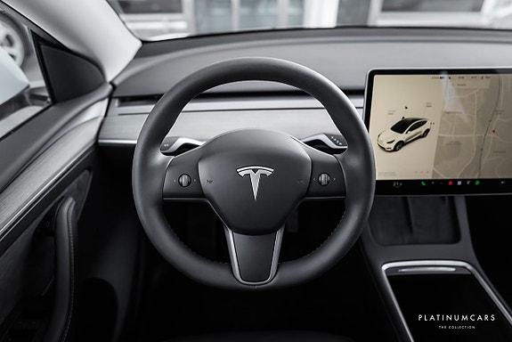 Tesla Model Y 12 of 15