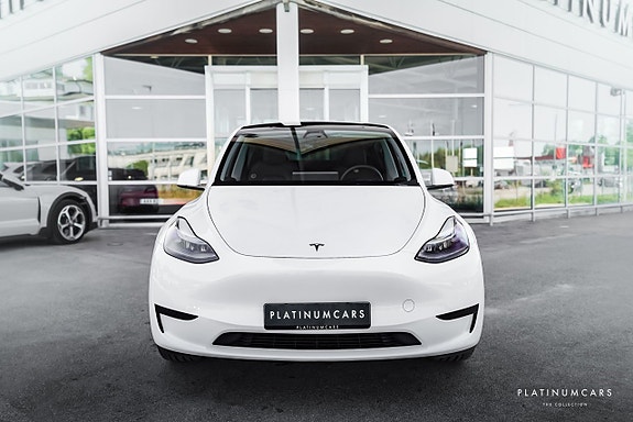 Tesla Model Y 3 of 15