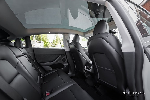 Tesla Model Y 10 of 15
