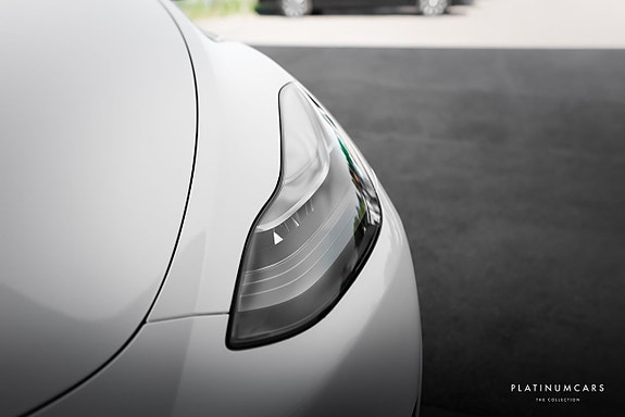 Tesla Model Y 5 of 15