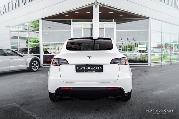 Tesla Model Y 4 of 15