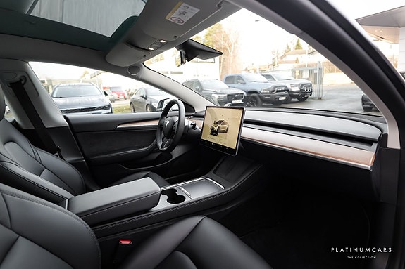 Tesla Model 3 8 of 11