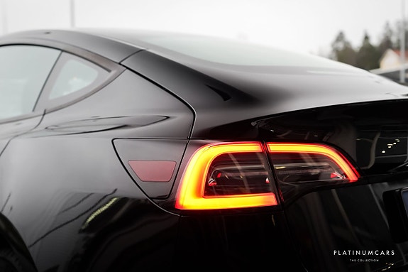 Tesla Model 3 5 of 11
