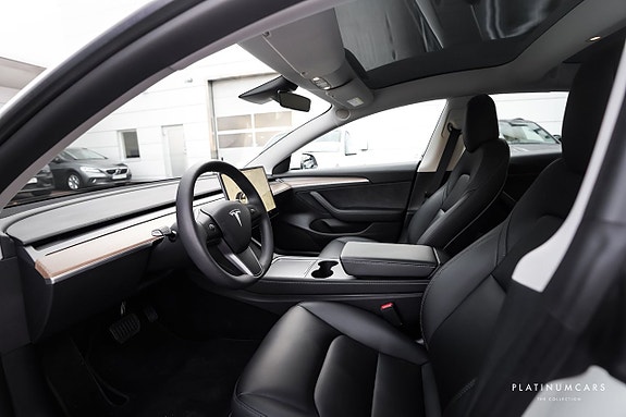 Tesla Model 3 7 of 11