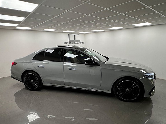 Mercedes-Benz E200 7 of 16