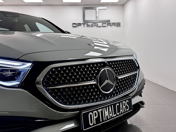 Mercedes-Benz E200 2 of 5