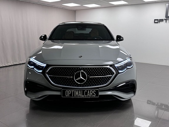 Mercedes-Benz E200 8 of 16