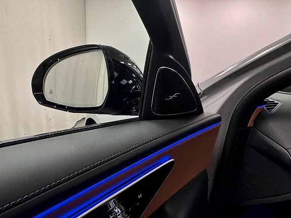 Mercedes-Benz E200 12 of 16
