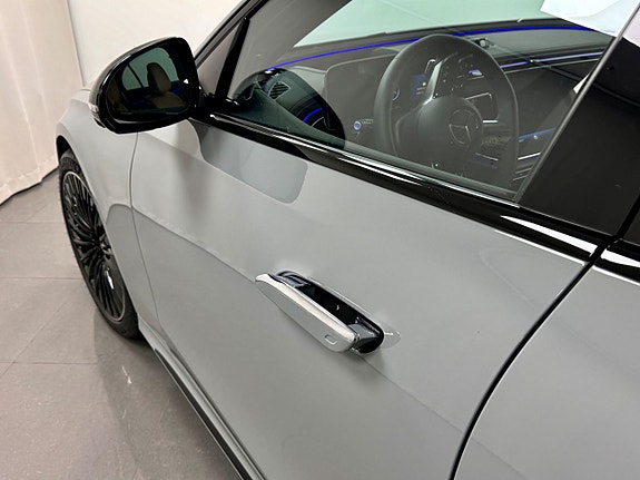 Mercedes-Benz E200 10 of 16