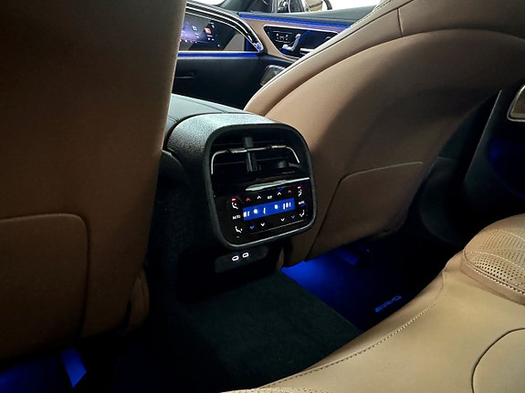 Mercedes-Benz E200 14 of 16