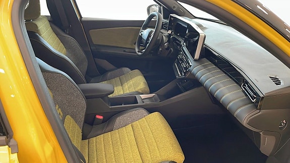 Renault 5 E-Tech 3 of 12