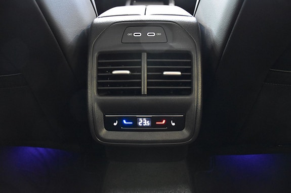 Volkswagen Passat 26 of 28
