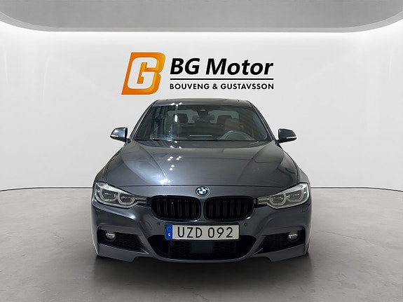 BMW 340i 2 of 5