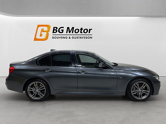 BMW 340i 3 of 5