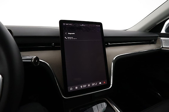 Volvo EX90 17 of 21