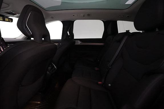 Volvo EX90 12 of 21